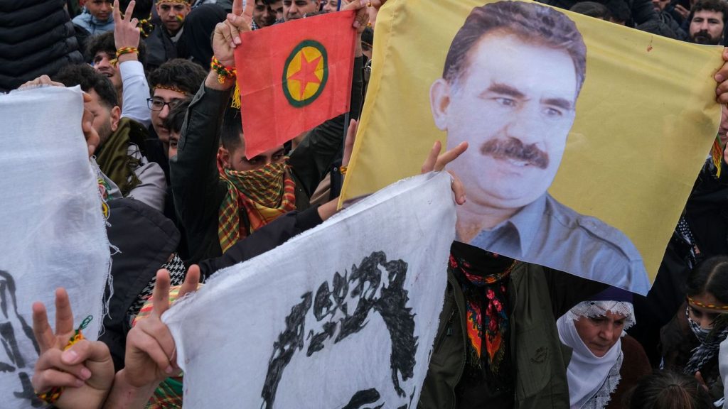 Kurdenkonflikt: PKK legt erste Waffen nieder - Rückt Frieden näher?