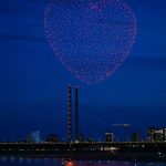 1.000 Farbpunkte am Himmel: Riesige Drohnenshow in Düsseldorf