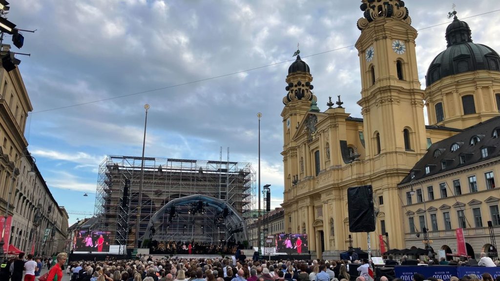 Open-Air-Event: 7.000 Menschen beim Jubiläum von "Klassik am Odeonsplatz"