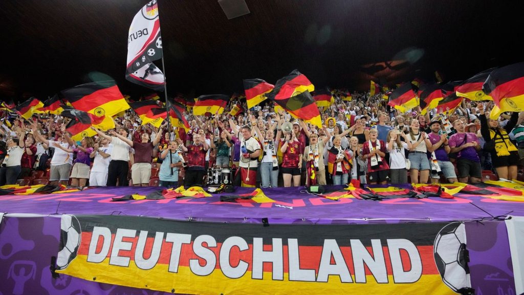 Olympiasiegerin in Zürich: Laura Ludwig über Fußball-EM: "Coole Atmosphäre hier"