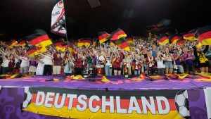 Olympiasiegerin in Zürich: Laura Ludwig über Fußball-EM: "Coole Atmosphäre hier"