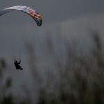 Schwarzwald-Baar-Kreis: 71-jähriger Gleitschirmflieger stürzt bei Landeversuch ab