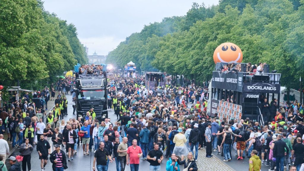"Rave The Planet": Polizei: "störungsarme und friedliche" Techno-Parade