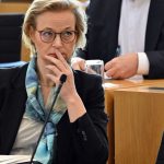 Landesfinanzen: Wolf sieht harte Finanzjahre - "jeden Stein umdrehen"