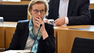 Landesfinanzen: Wolf sieht harte Finanzjahre - "jeden Stein umdrehen"