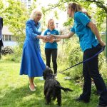 Königin Camilla eröffnet "Hundegarten": Darum durfte ihre Hündin Moley nicht mit