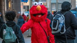 Gehackter Elmo verbreitet im Onlinedienst X antisemitische Verschwörungstheorien