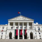 Mit Hilfe von Rechtsaußen: Portugals Regierungskoalition verschärft Einwanderungsregeln