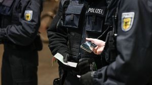 Haftbefehl vollstreckt: Ehepaar landet nach lautem Streit im Gefängnis
