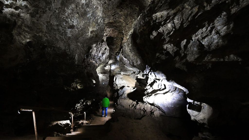 Höhlenforscher erfolgreich: Verbindung gefunden: Längste Höhle NRWs jetzt im Klutertberg