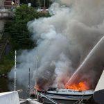 Brände: Sportboot auf der Elbe abgebrannt - Besitzer leicht verletzt