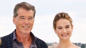 Lily James über Pierce Brosnan: "Er ist einer der wahren Gentlemen"