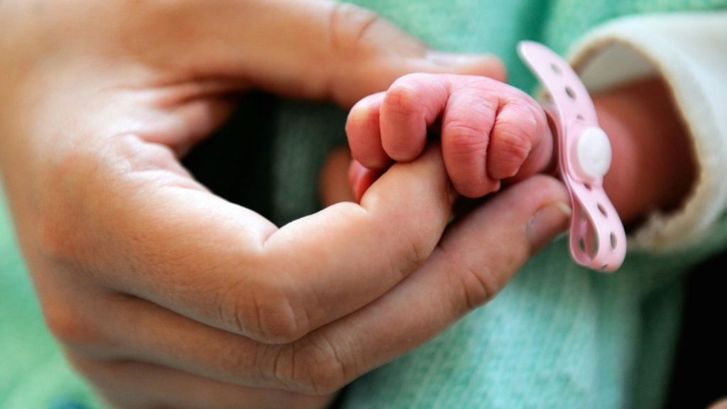 Geburtenziffer in Deutschland auf 1,35 Kinder je Frau gesunken
