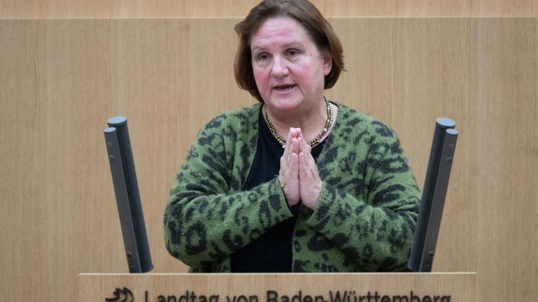 Lehrerstellen-Skandal: Opposition will sich Bildungsministerin vorknöpfen