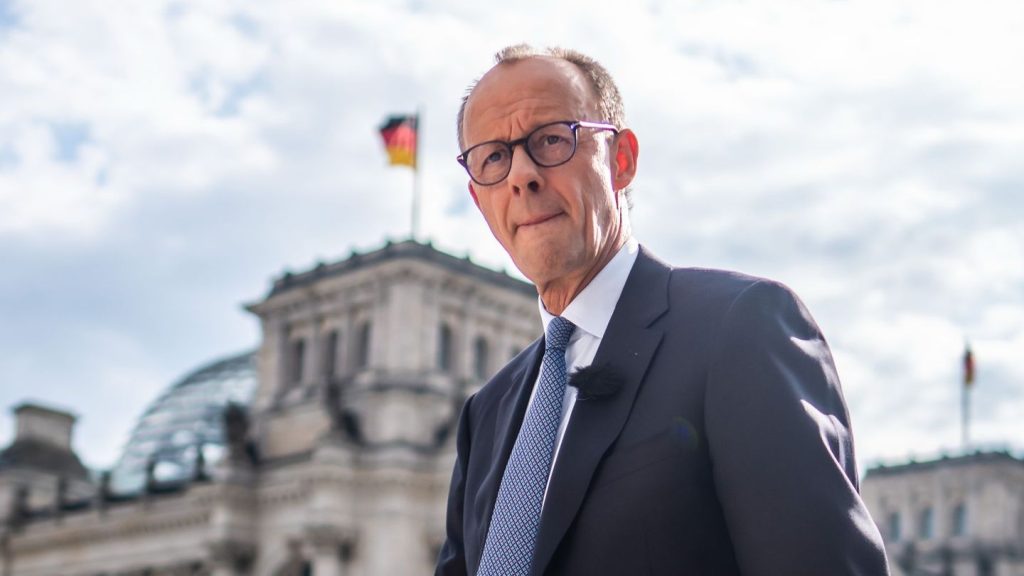 Politische Stimmung: Umfrage: Mäßige Sommerbilanz für Merz