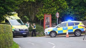 Verkehrsunfall: Bus in England verunglückt – Ein Kind tot, viele Verletzte