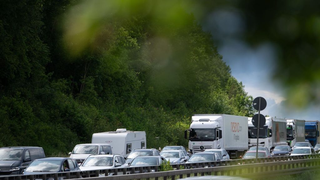 Ferienzeit: Staugefahr am Wochenende: Das müssen Reisende wissen