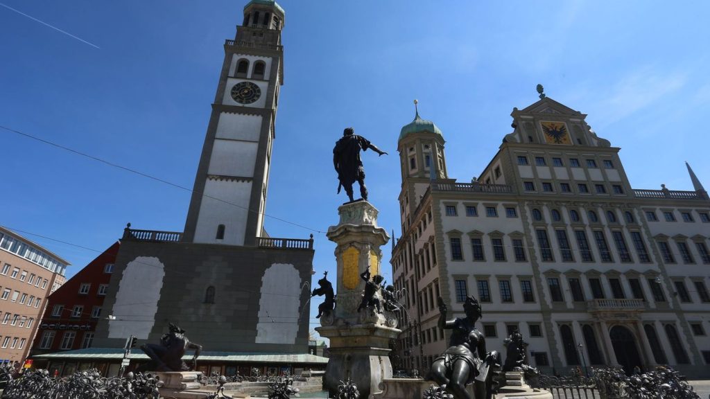 Hebebühne zu kurz: Panne bei Sanierung von Augsburger Wahrzeichen