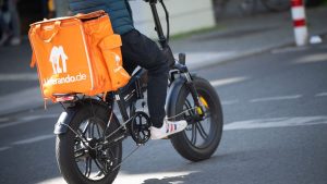 Lieferdienste: Lieferando baut rund 2.000 Fahrerstellen ab