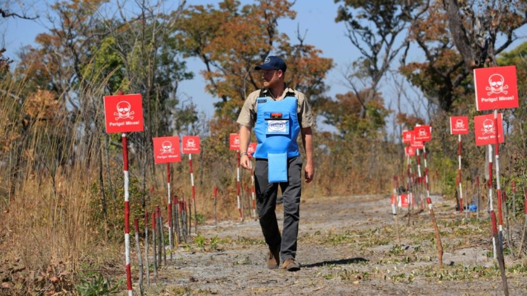 Wie seine Mutter Diana: Prinz Harry besucht Landminen-Räumprojekt in Angola