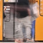 Mit über 100 Kräften: Polizei kontrolliert in Bussen und Bahnen nach Messern