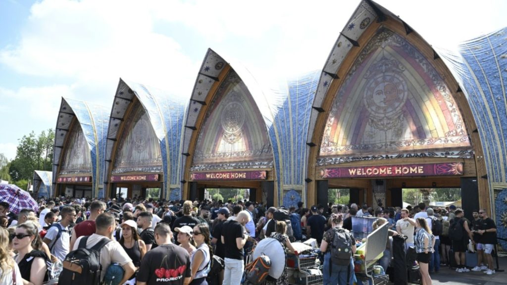 Tomorrowland-Festival in Belgien öffnet trotz abgebrannter Hauptbühne