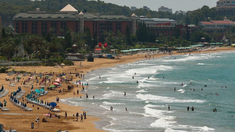 Arbeitsrecht: Ausbeutung im Türkei-Tourismus? Kritik an neuer Arbeitsregel