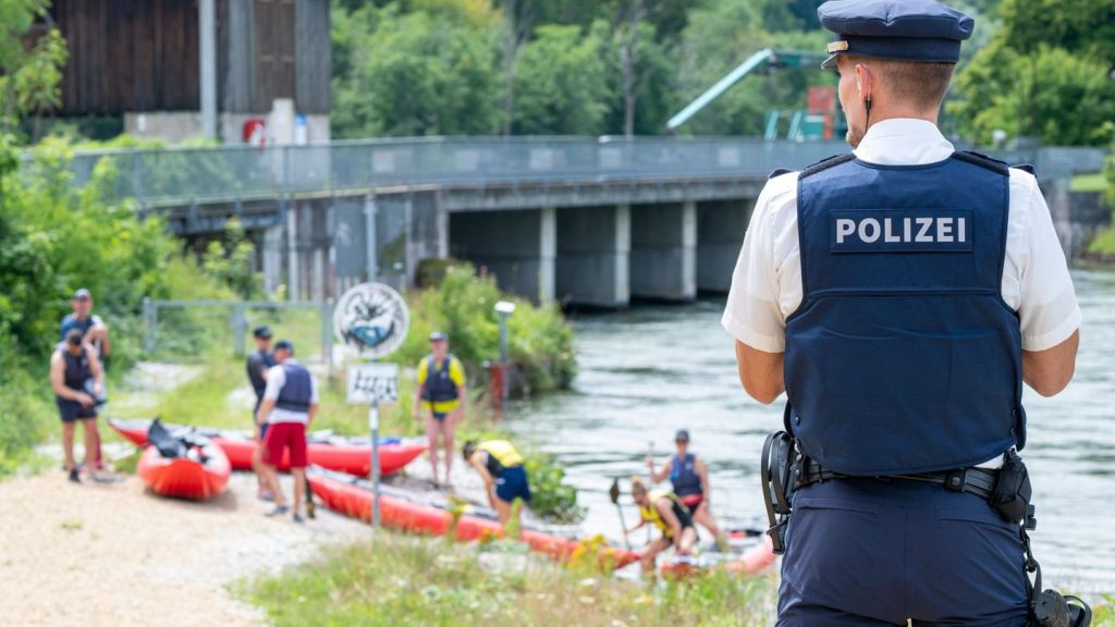 Sommer, Sonne, Alkotest: Partymeile Isar - Promille-Kontrolle für Schlauchbootfahrer