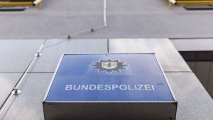 Kriminalität: Mutmaßlicher Räuber dank Fahrkartenkontrolle entdeckt