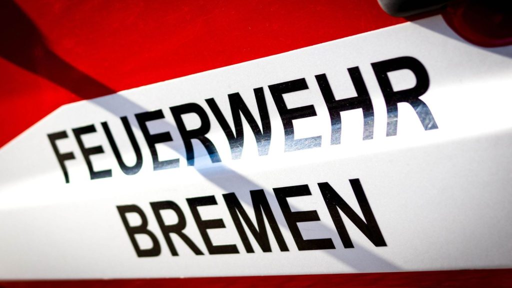 Brände: Weiter Explosionsgefahr wegen brennender Flasche in Bremen