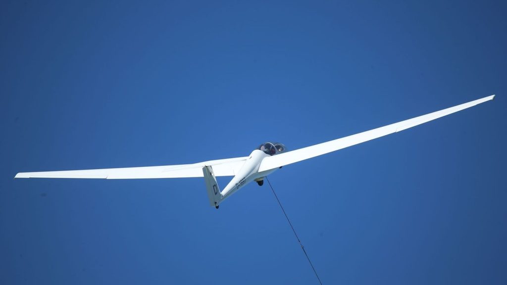 Denkingen: Segelflugzeug stürzt bei Start ab – Pilot stirbt