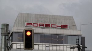 Brief an die Mitarbeiter: Porsche-Chef Blume kündigt weiteres Sparprogramm an