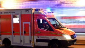 Unfall auf Volksfest: Rausgefallenes Messer verletzt Festbesucher am Kopf