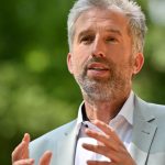 Demonstration: AfD sagt Demo ab - OB Palmer diskutiert dafür mit Partei