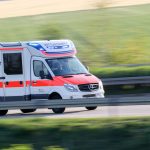 Unfälle: Auto prallt gegen Baum – Fahrer stirbt