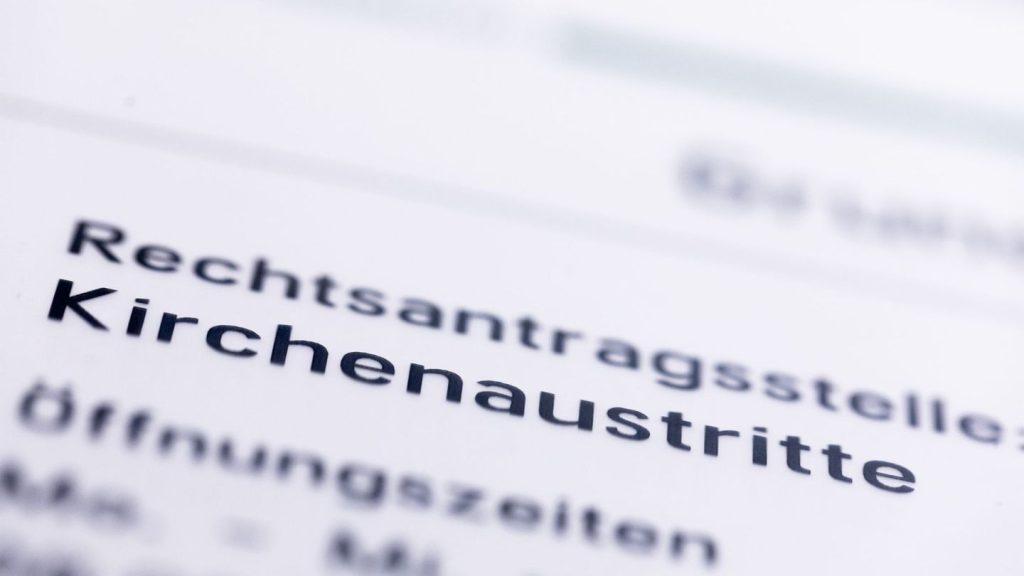 Kirchen: Austritt: Kirchen im Norden halten Gebühren stabil