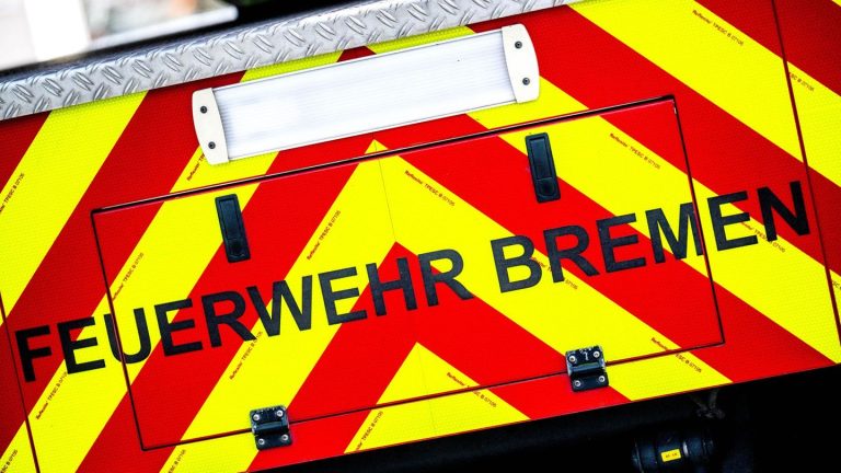 Brände: Zwei Verletzte bei Brand in Bremer Reihenhaus