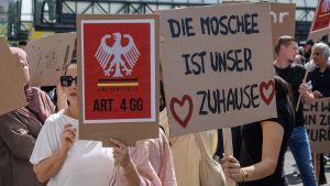 Demonstrationen: Hunderte demonstrieren für Imam-Ali-Moschee in Hamburg