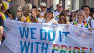 Demonstration: CSD-Demonstrationszug zieht durch Frankfurt