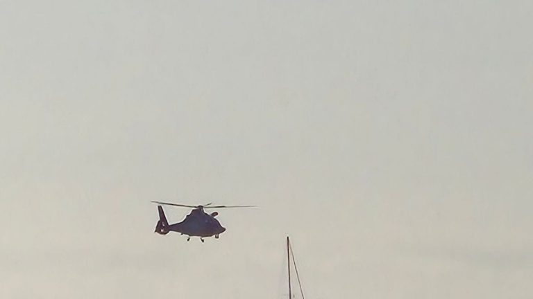 Notfälle: Notfall auf Segelboot - Helikopter bringt Sanitäter an Bord