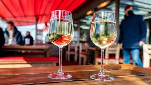 Urlaub in MV und SH: Weil Personal fehlt: Einige Restaurants kürzer offen