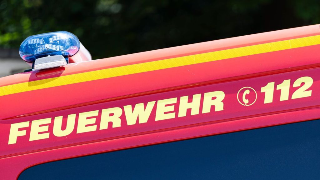 Brand: Strohpresse brennt bei Feldarbeit: Schaden über 200.000 Euro