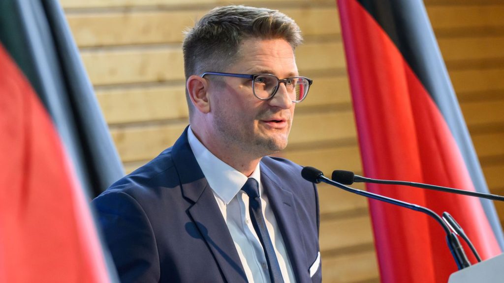 Verfassungsschutz: Rechtsextreme Einstufung: AfD sieht Täuschungsmanöver