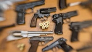 Kriminalität: Rechtsextremisten und "Reichsbürger" besitzen 138 Waffen