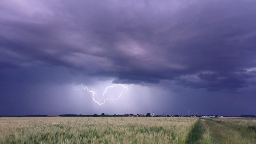 Wetterausblick: Gewitter mit Starkregen und Hagel erwartet