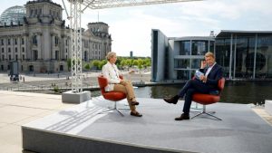 ARD-"Sommerinterview" mit AfD-Chefin Weidel von lautstarkem Protest begleitet