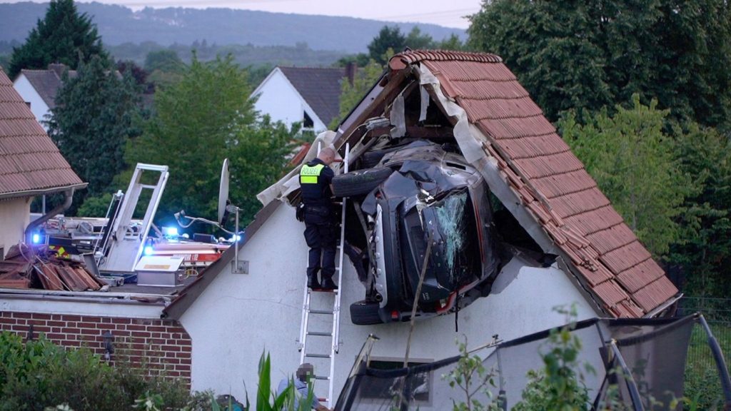 Unfall in Bohmte: Auto erfasst Kind auf Trampolin – Ermittlungen laufen
