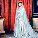 Queen Elizabeth II.: Ausstellung ihrer Outfits zum 100. Geburtstag
