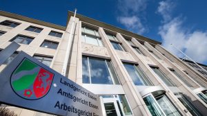 Versuchter Totschlag: Eisverkäufer sticht auf Kontrolleurinnen ein - Geständnis