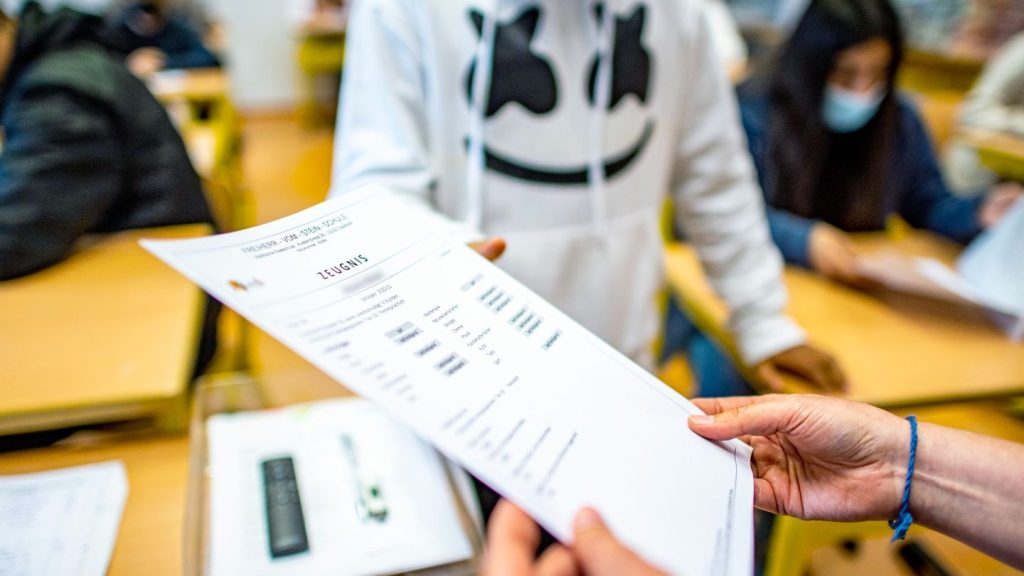 Schuljahresende: Unglücklich mit den Noten? Zeugnistelefon ist geschaltet
